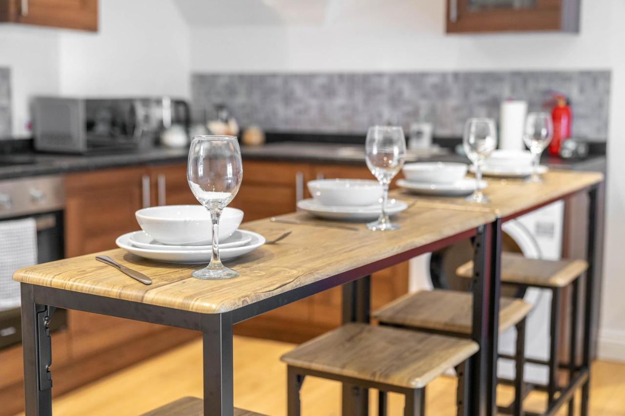 2 Bedroom Loft And Spacious Apt- One Choice Stays- Jq Бірмінгем Екстер'єр фото